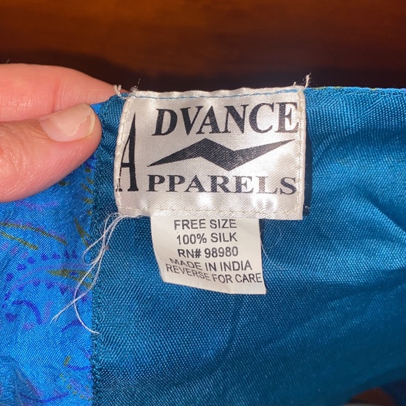 Advance Apparels blue and purple Paisley halter top 100% silk made in India - Picture 6 of 6